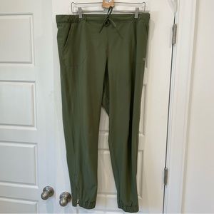 Albion Fit Sage Jetsetters in Sage Size XL
